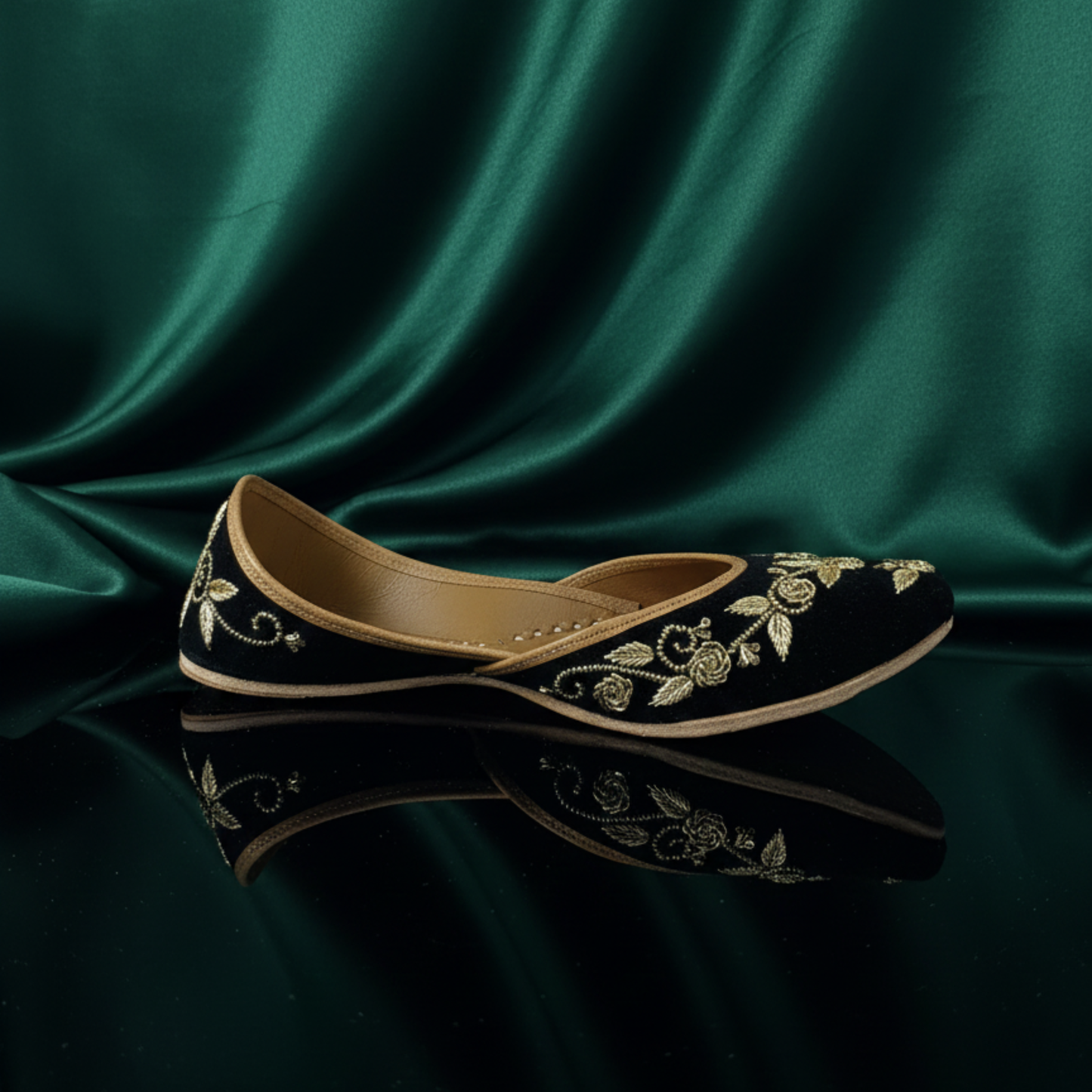 Kali Zari Velvet Gold Jutti